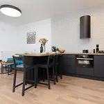 Srodmiescie Muranow With Parking By Renters