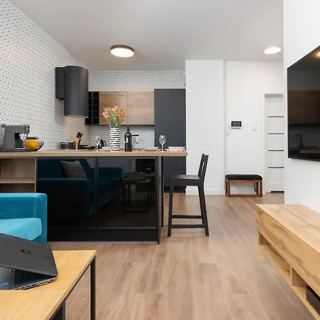 Srodmiescie Muranow With Parking By Renters Apartment Warsaw
