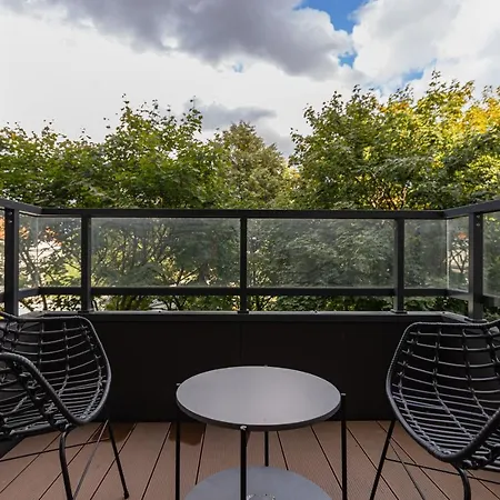 Apartment Srodmiescie Muranow With Parking By Renters Warsaw