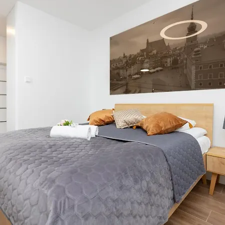 Apartment Srodmiescie Muranow With Parking By Renters *