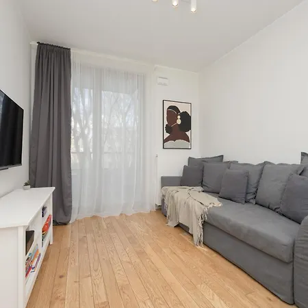 Apartment Srodmiescie Muranow With Parking By Renters *