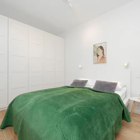 Lejlighed Srodmiescie Muranow With Parking By Renters Warszawa