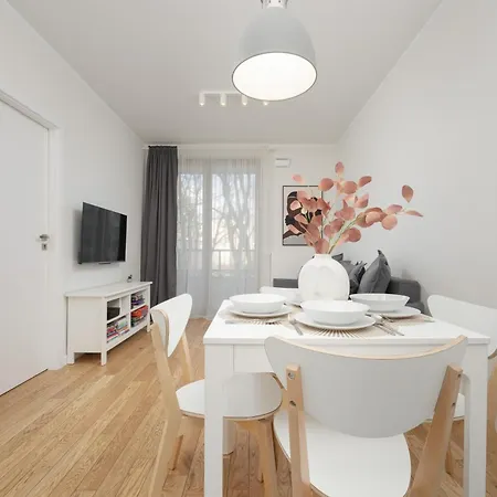 Srodmiescie Muranow With Parking By Renters * Warsaw