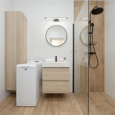 Srodmiescie Muranow With Parking By Renters *