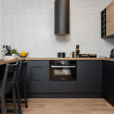 Srodmiescie Muranow With Parking By Renters *