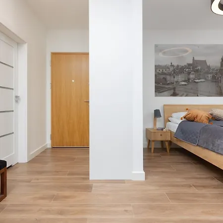 Srodmiescie Muranow With Parking By Renters Daire