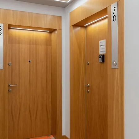 Srodmiescie Muranow With Parking By Renters