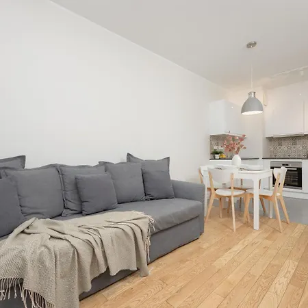 Srodmiescie Muranow With Parking By Renters Varşova