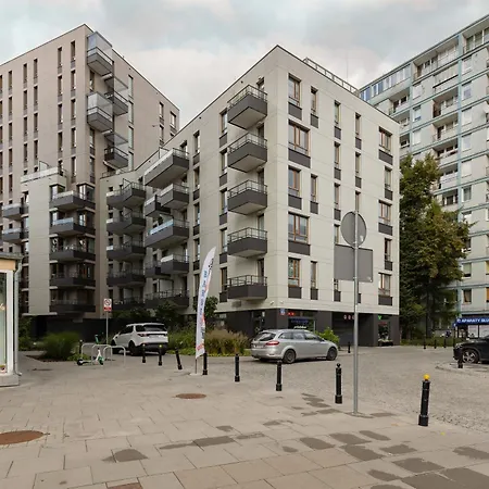 Srodmiescie Muranow With Parking By Renters